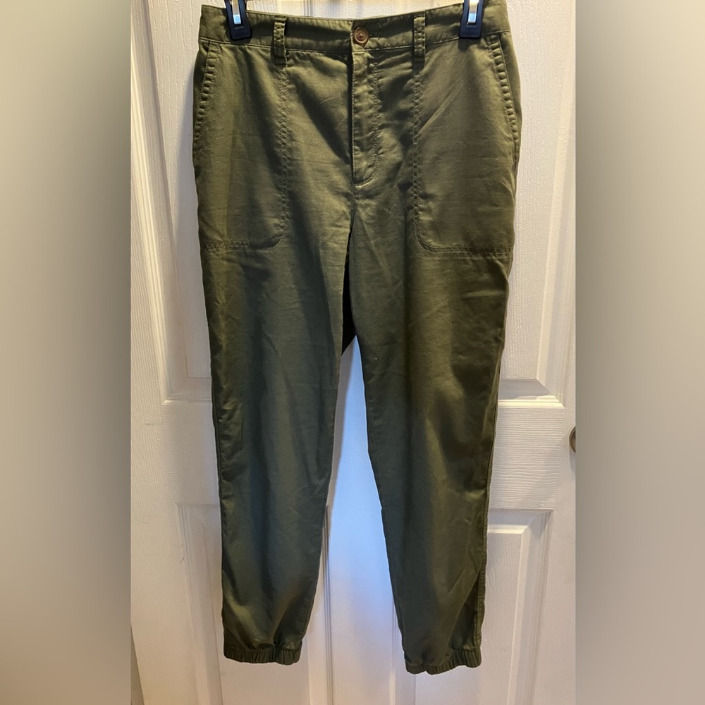 GAP Women’s Khaki Green Girlfriend Joggers Size 10
